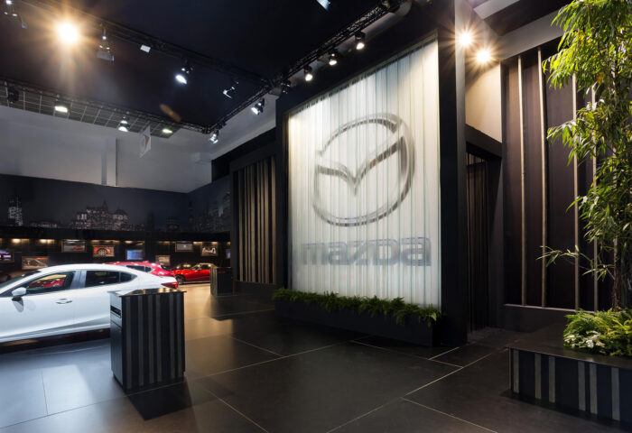 Interieur standenbouw Autosalon 2016 Brussel Mazda 2