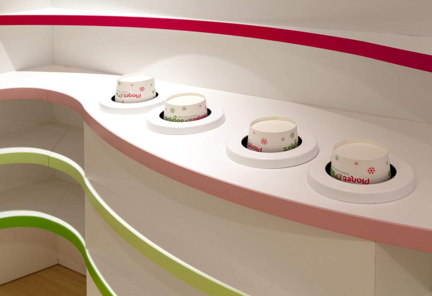 Interieur horecazaak Planet Yoghurt - Winkelinrichting Gent - Froyen & Zeitler