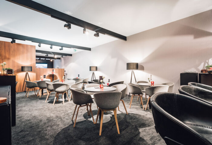 Hotel-Restaurant-Bar-Café-Hospitality-Interieurarchitectuur-A-Mazda-Lounge-4