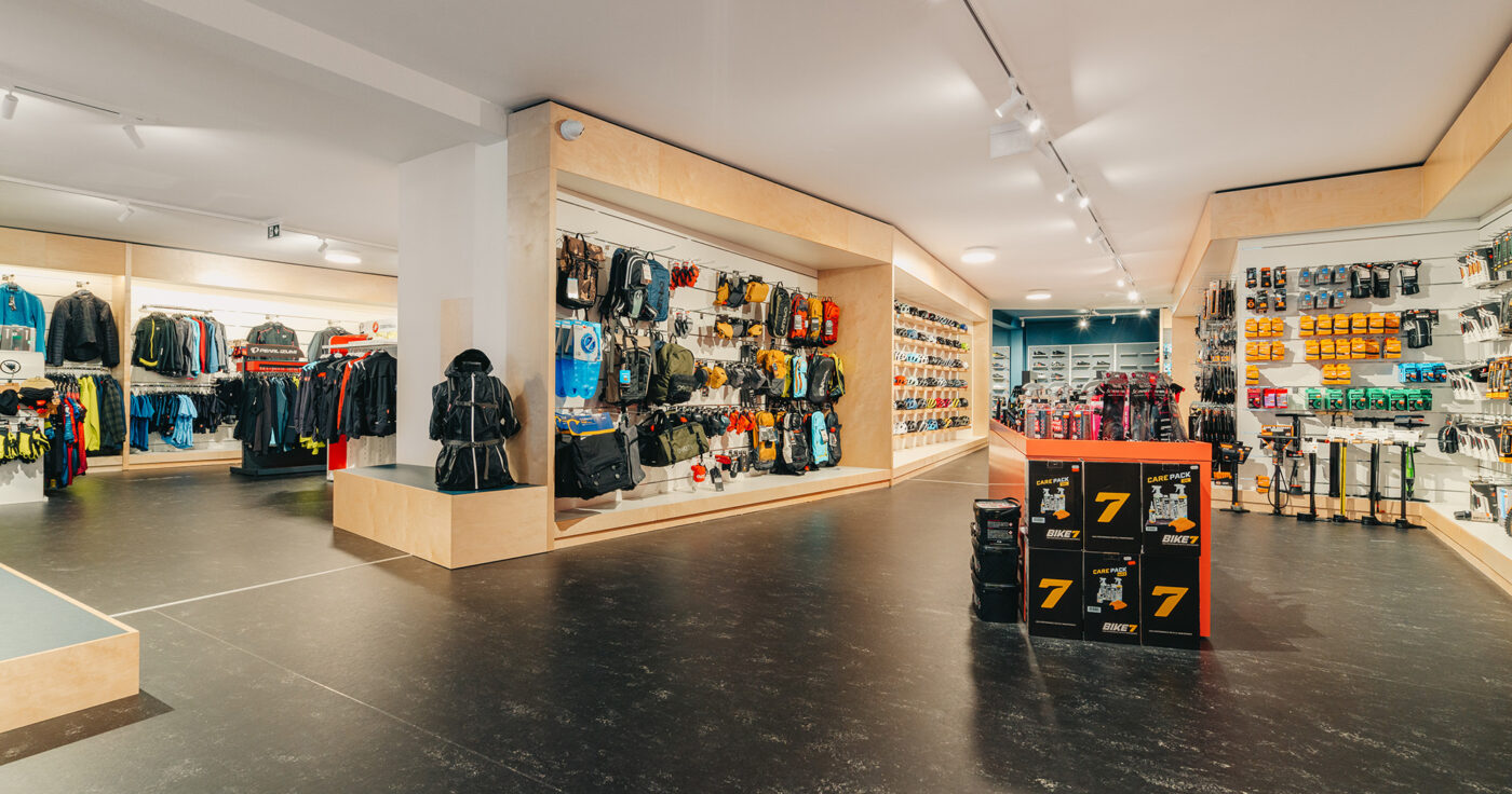 Winkelinrichting - Cyclewear Achel - Interieur Fietswinkel - Inrichting winkel